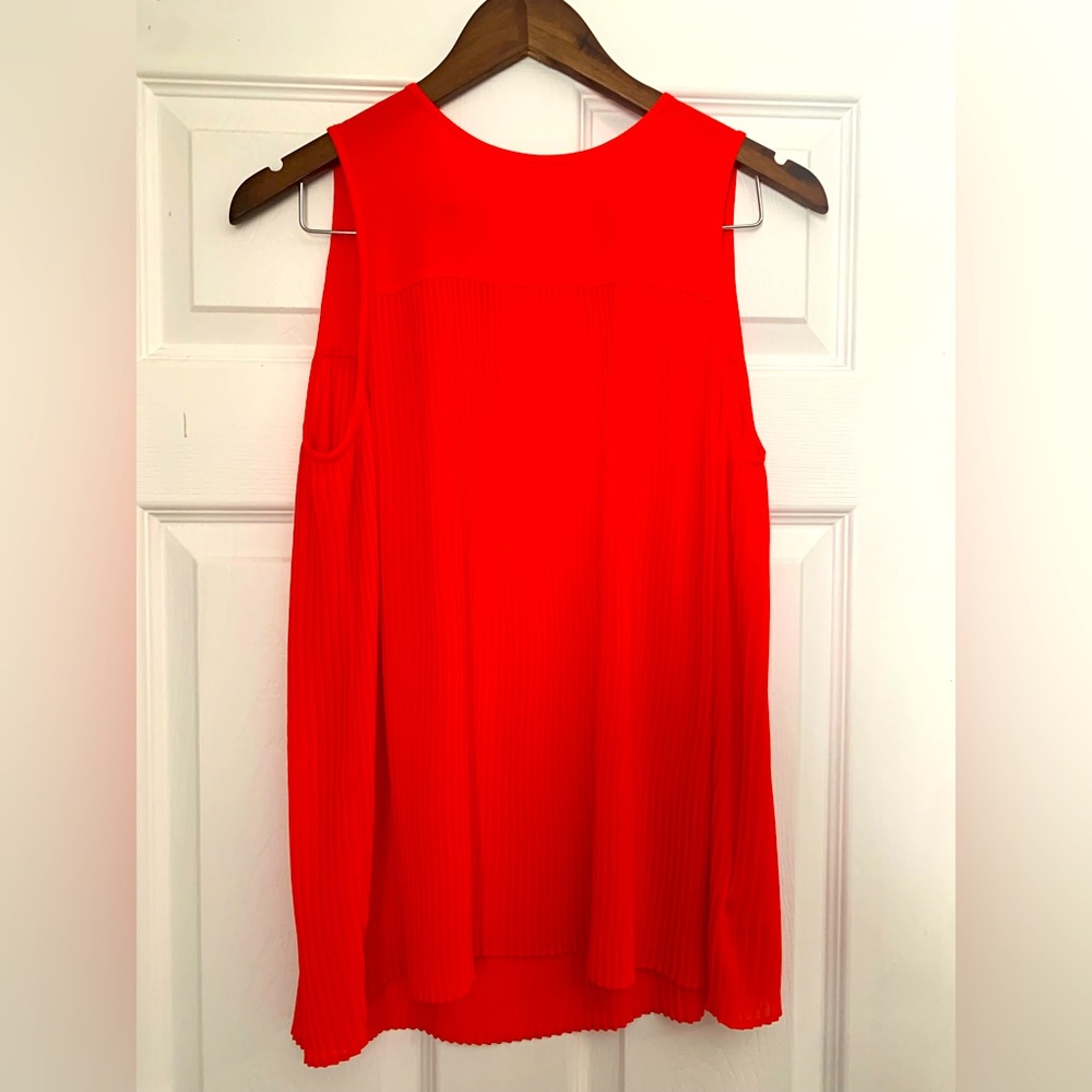 Stunning Michael Kors flowing tank with pleated detail